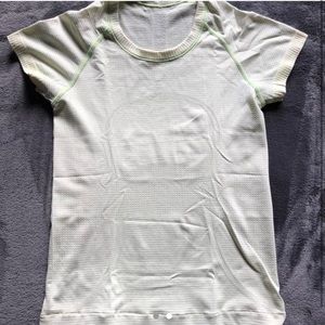 Lululemon top in line green/yellow